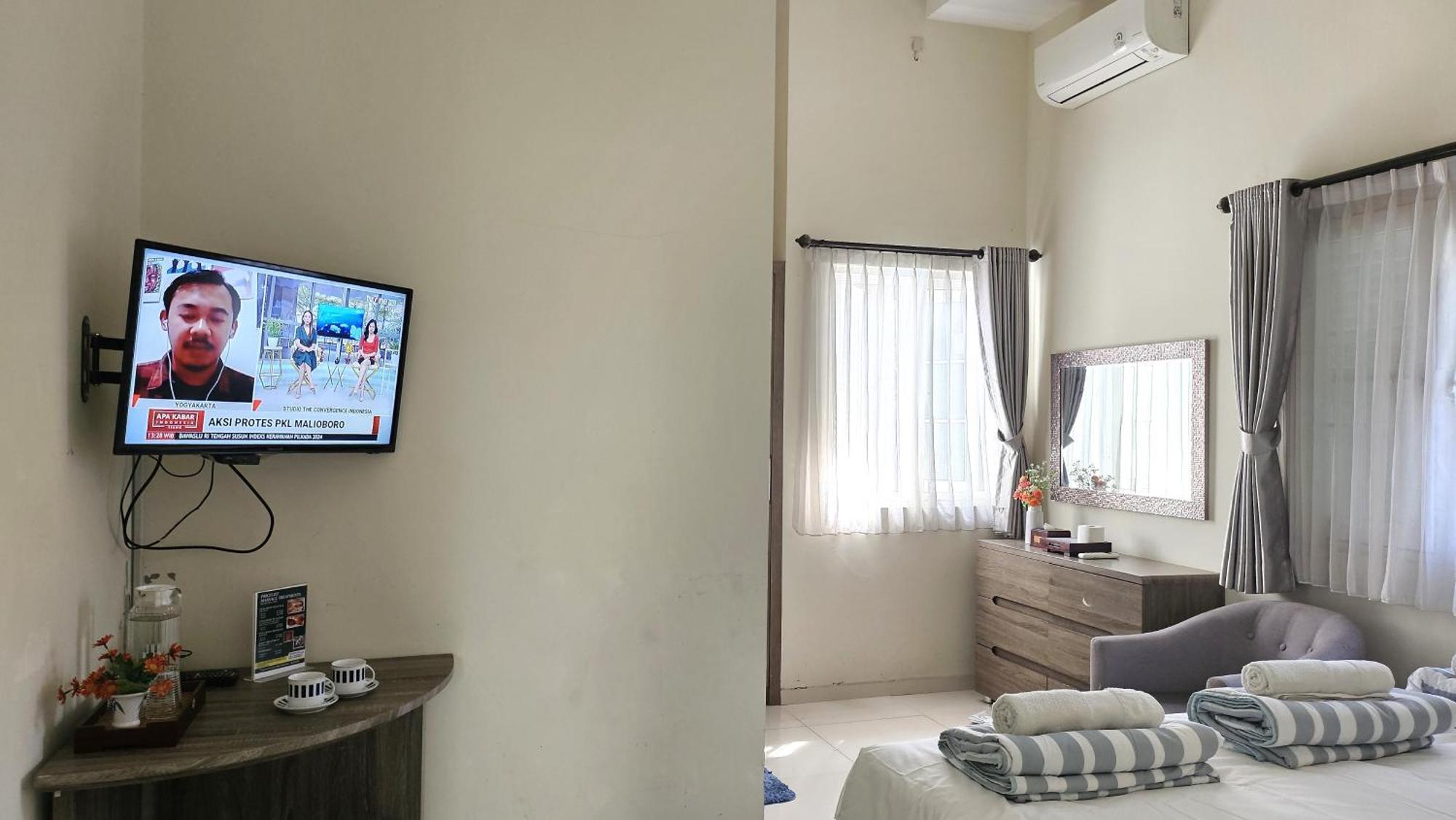 Hotel Surokarsan 9 House Yogyakarta Habitación foto