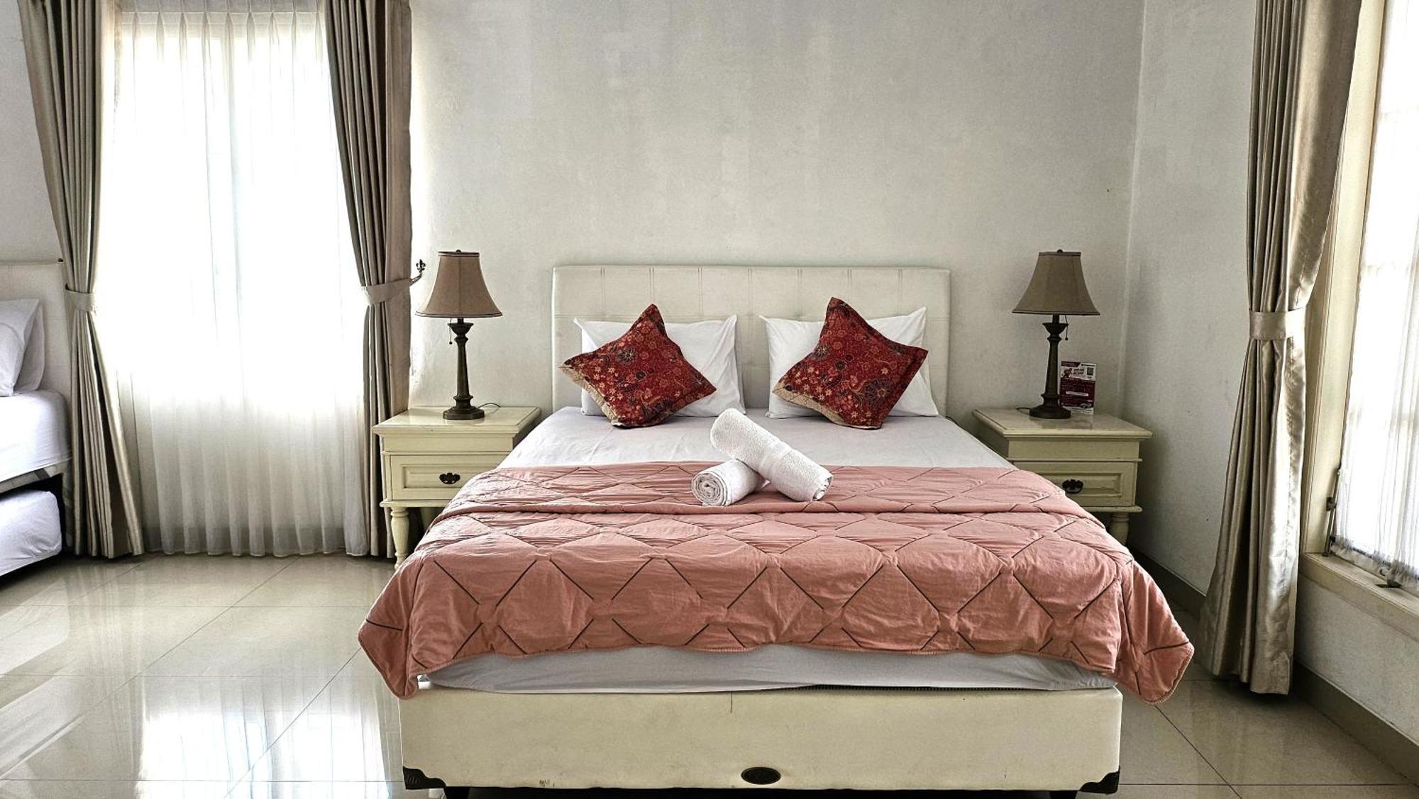 Hotel Surokarsan 9 House Yogyakarta Habitación foto