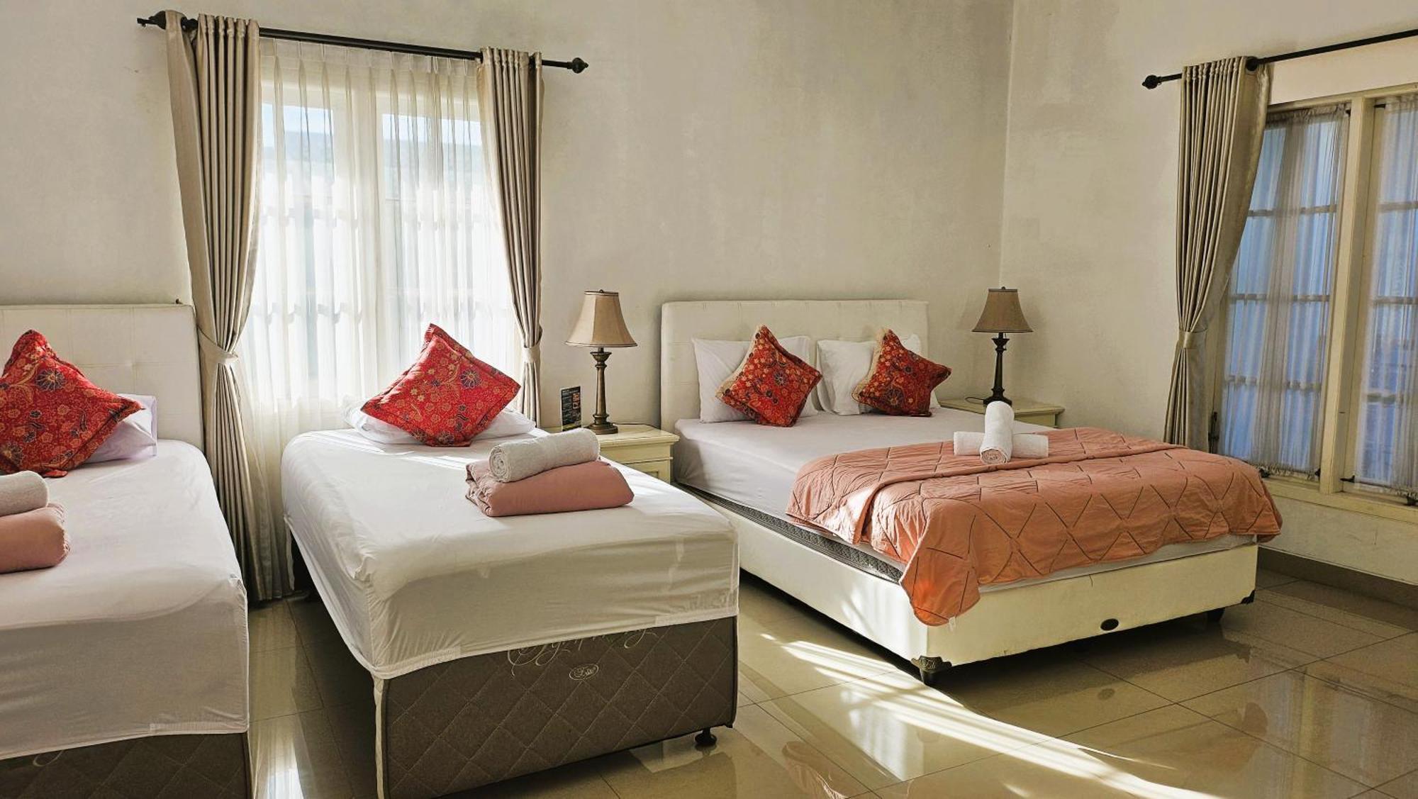 Hotel Surokarsan 9 House Yogyakarta Habitación foto